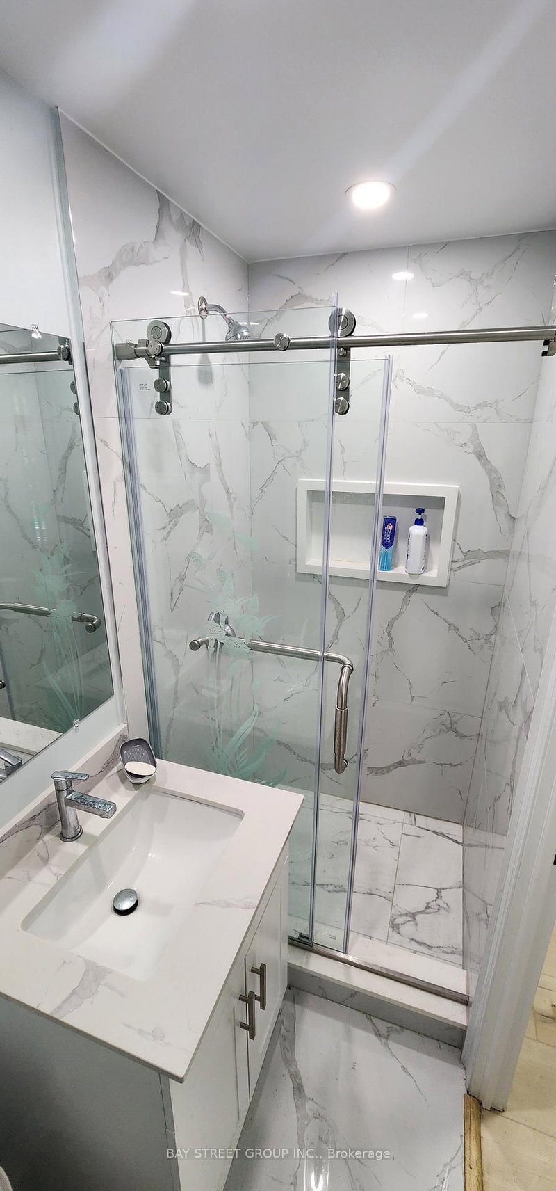 Room1 - 45 PINEWAY Boulevard