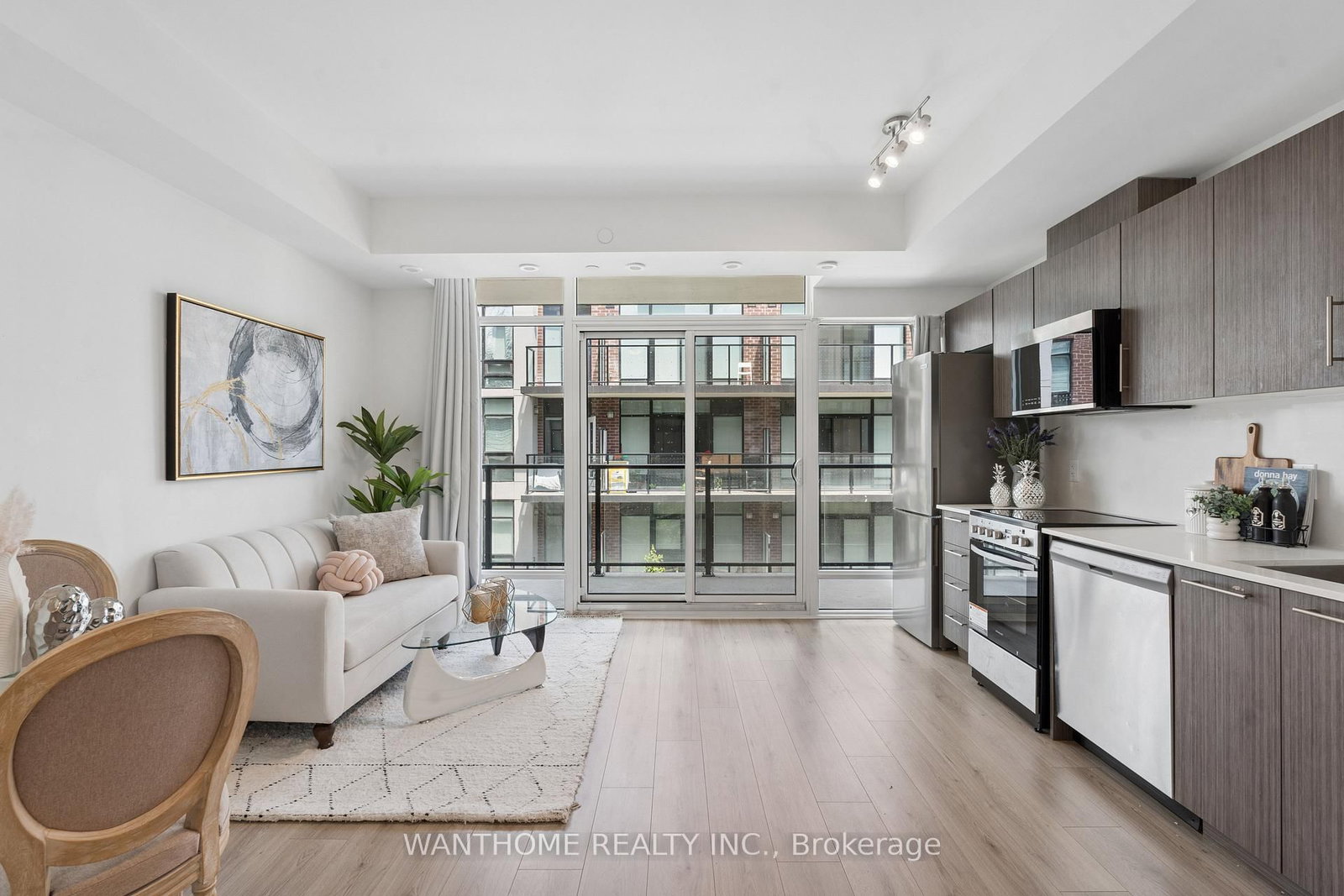 Townhouse sold at 15-861 Sheppard Avenue, Toronto, Ontario, M3H 0E9 - Clanton Park - MLS: C13629902