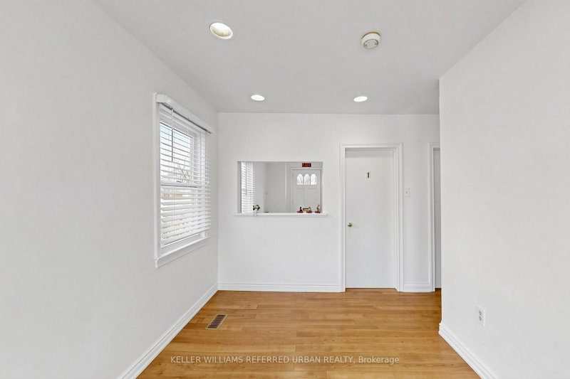 168 Sheppard Ave W photo 4