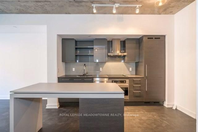 303 - 1030 King Street W