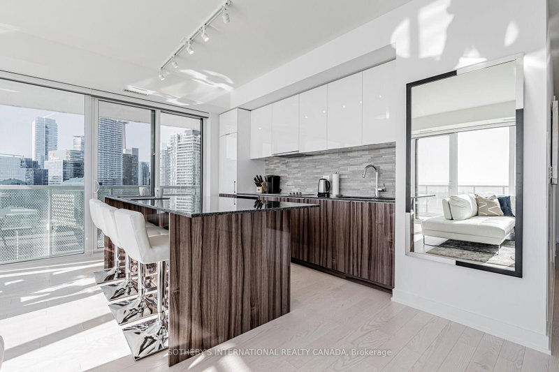 3403 - 15 Queens Quay E