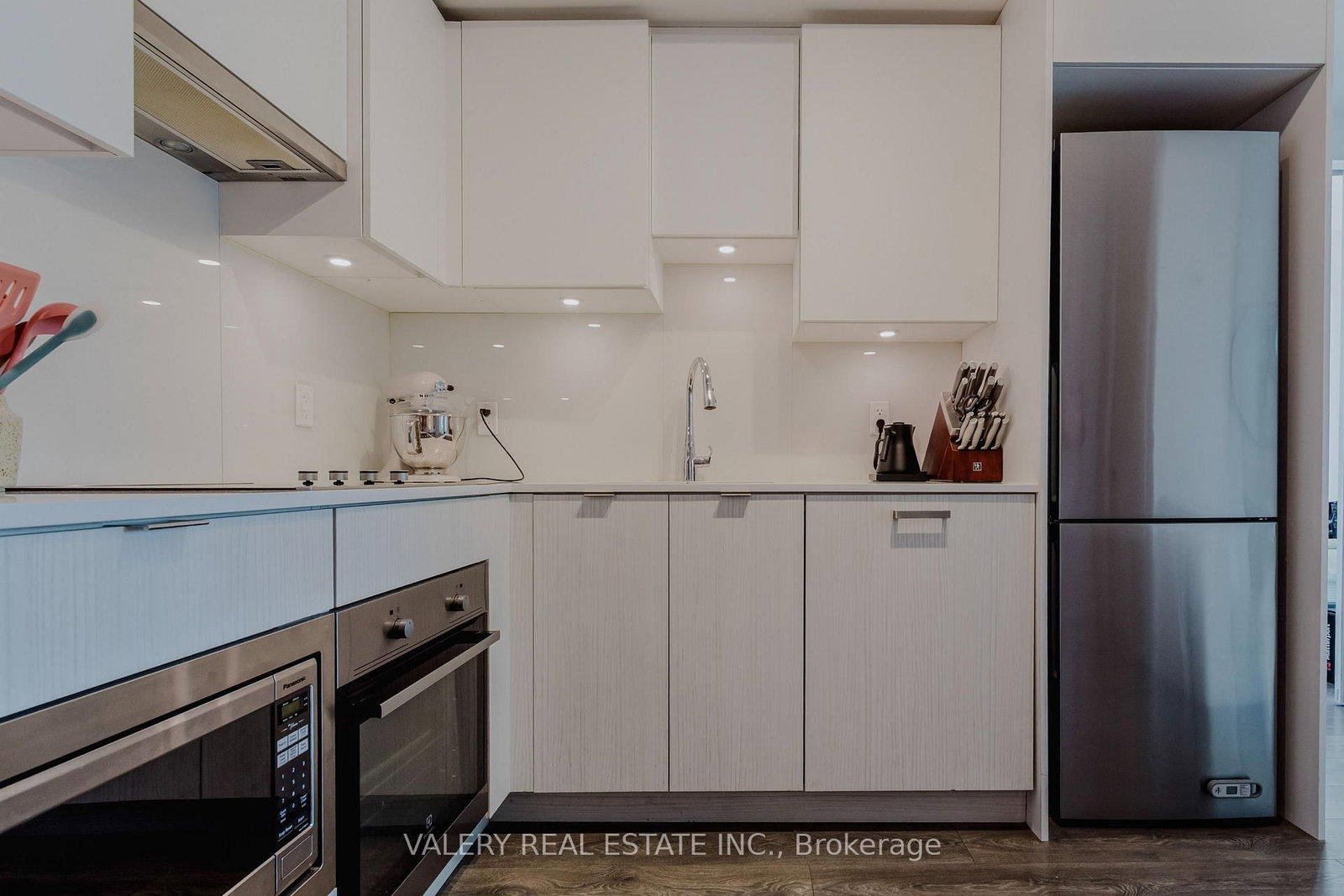 712-195 Redpath Ave, Toronto, view 12