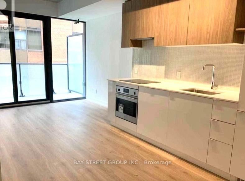 320 - 161 Roehampton Avenue