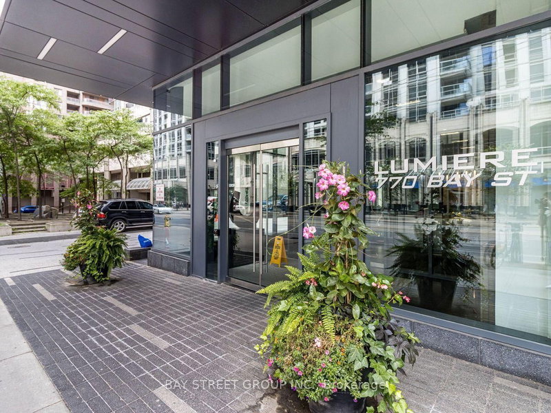 1909 - 770 Bay Street