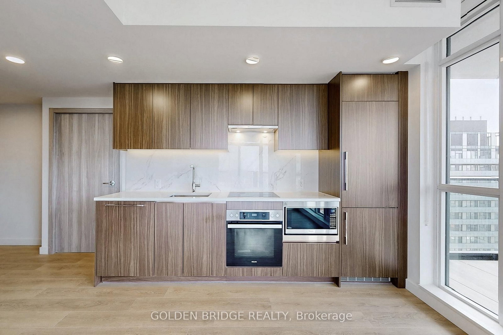 38 Widmer Toronto,ON M5V 0P7 — Photo 11