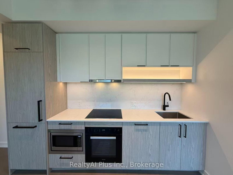 606 - 91 Montclair Avenue