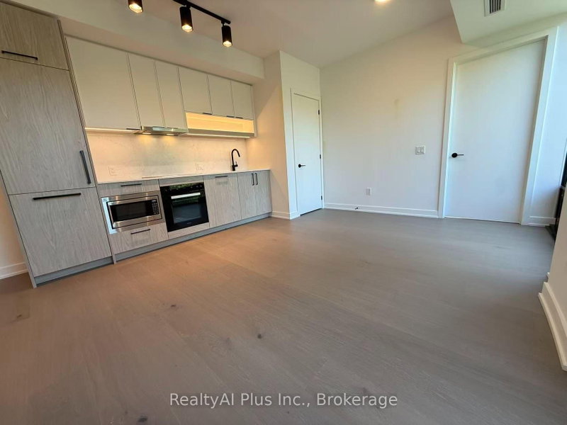 606 - 91 Montclair Avenue