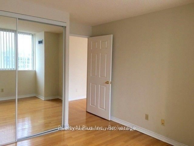 2210 - 736 Bay Street