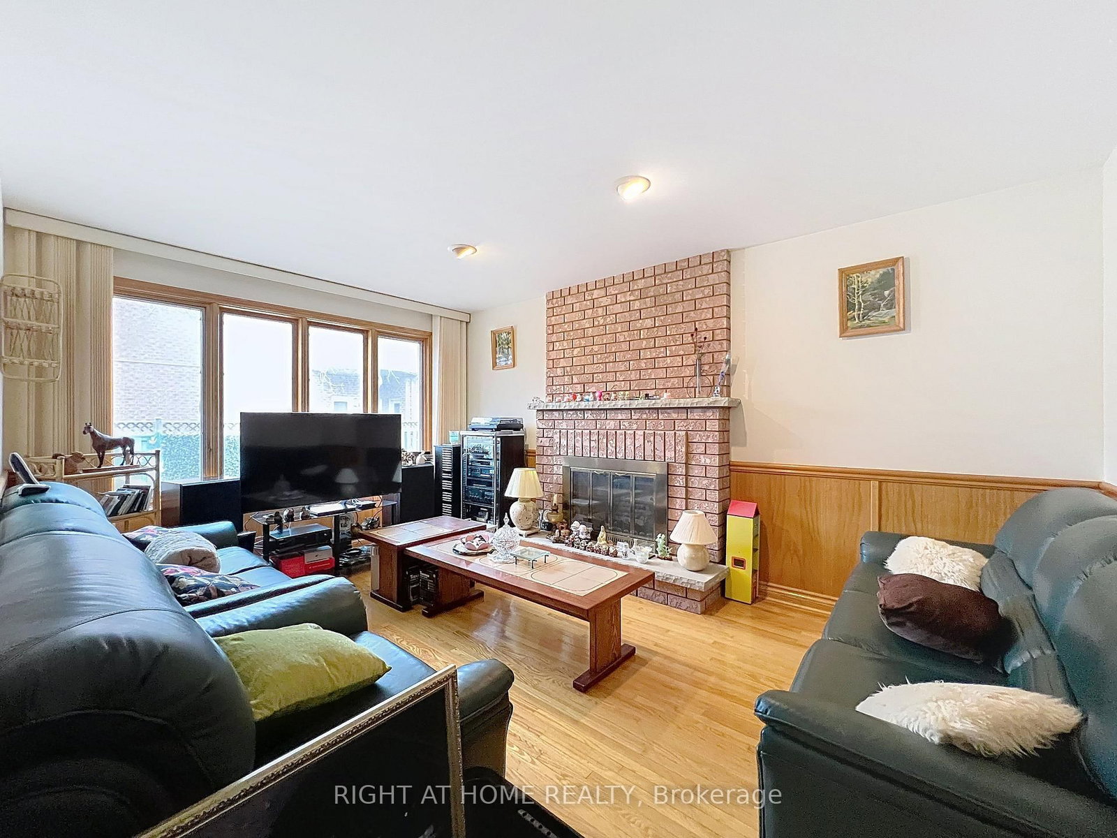 150 Holmes Avenue • Toronto, ON photo 14