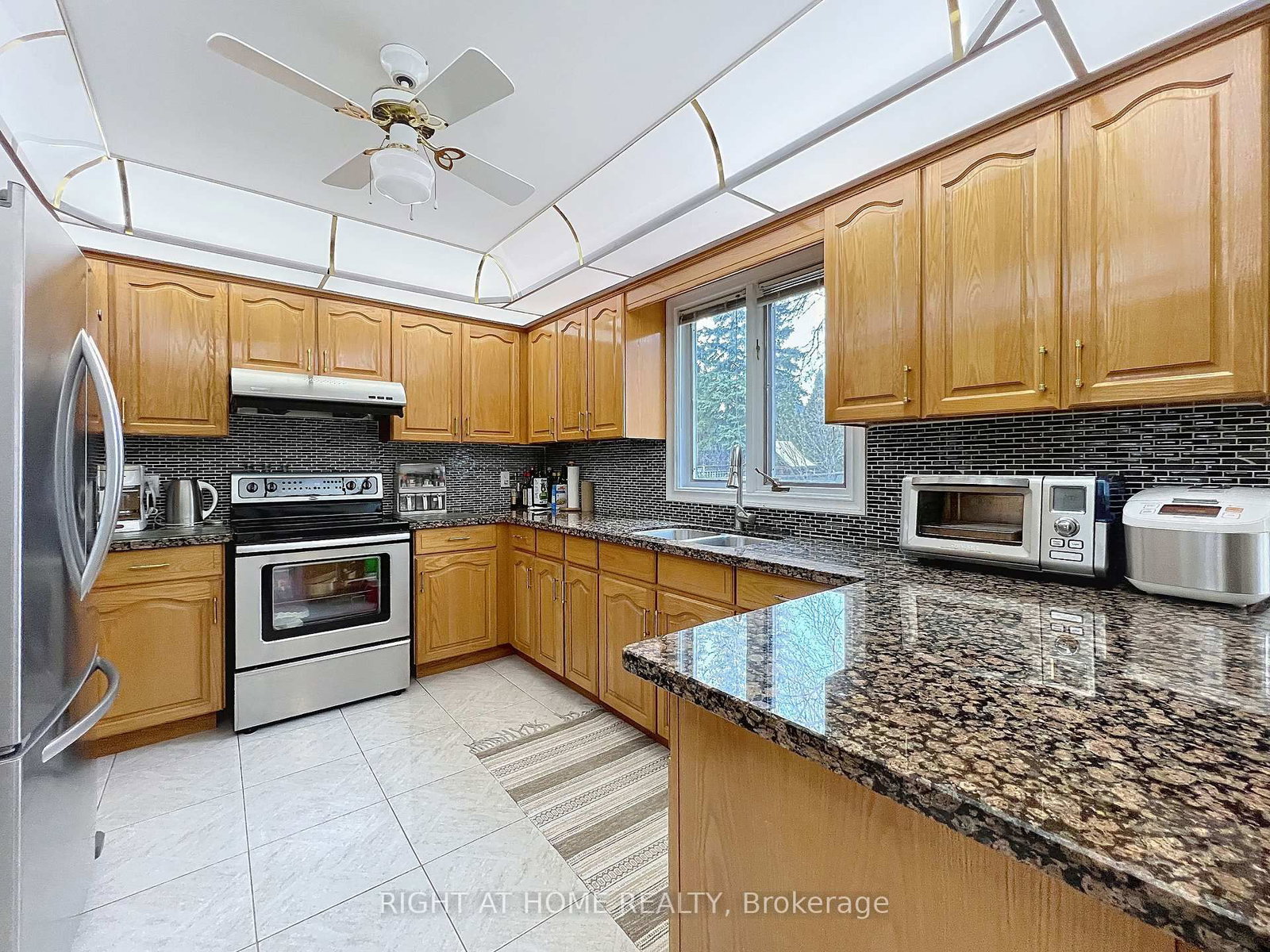 150 Holmes Avenue • Toronto, ON photo 18