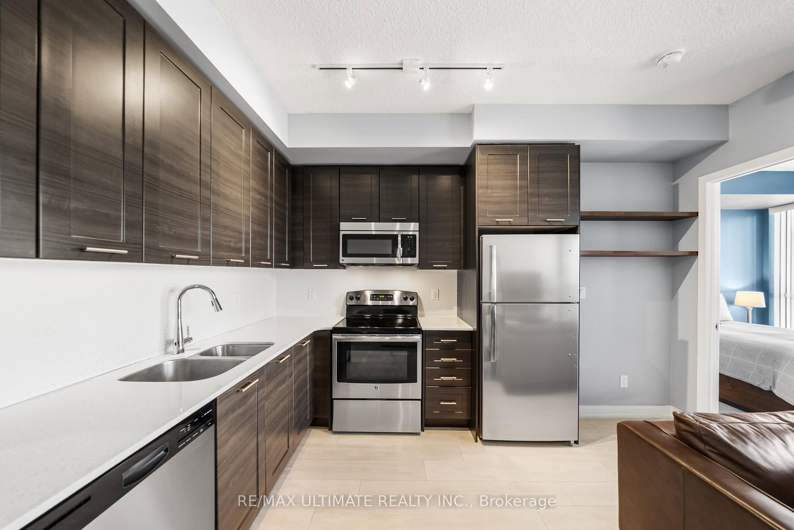 50 Bruyeres Mews • #1001 • Toronto, ON photo 8