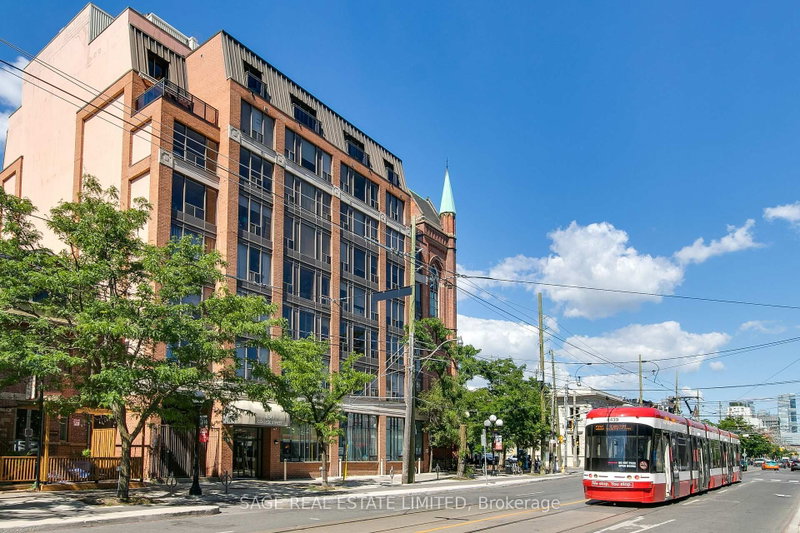 801 - 456 College Street