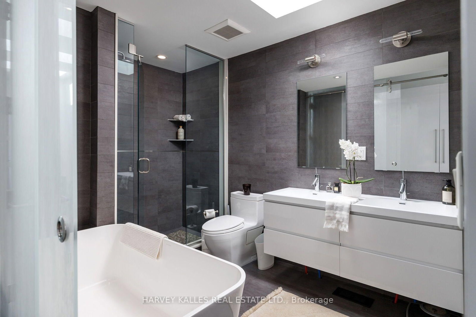 128 Montgomery Avenue • Toronto, ON photo 23