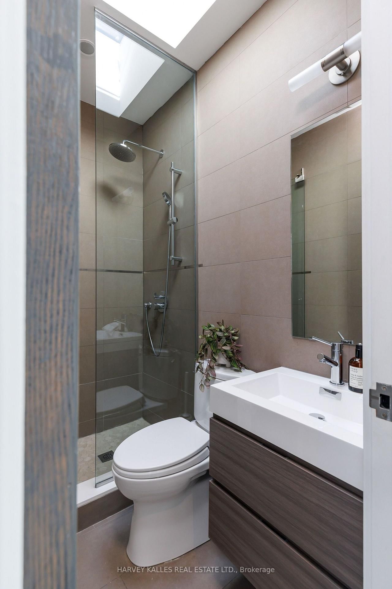 128 Montgomery Avenue • Toronto, ON photo 27