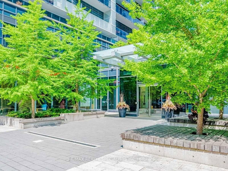 320 - 1030 King Street W