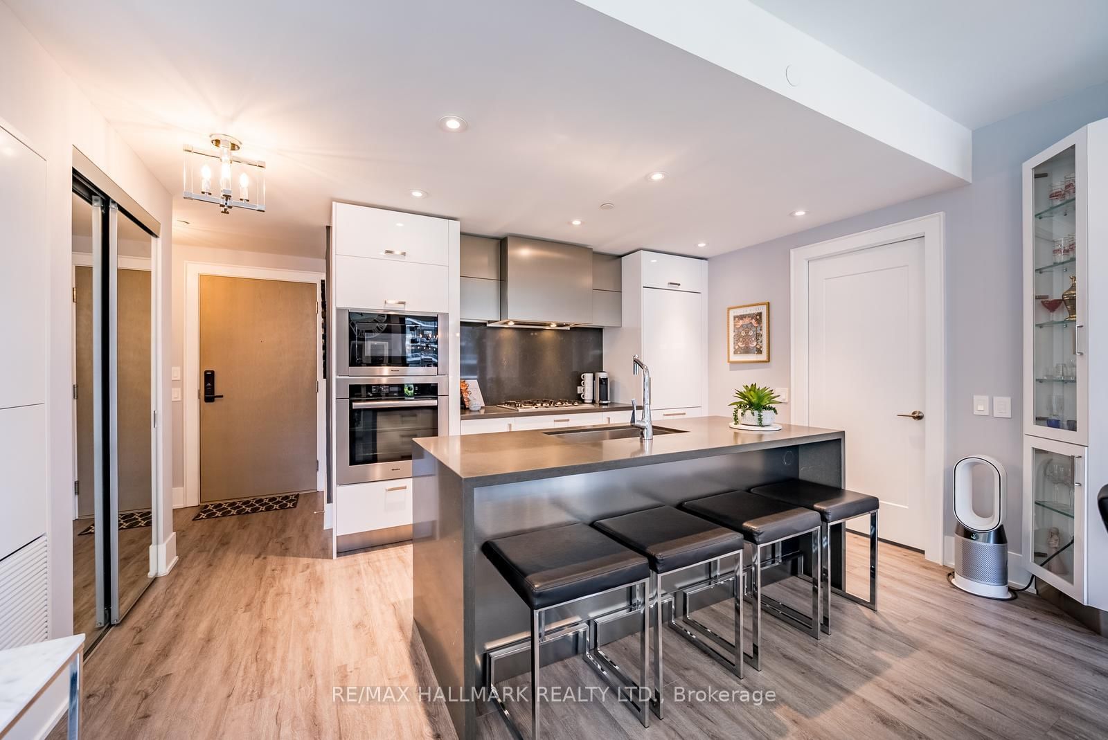 118 Merchants' Wharf • #301 • Toronto, ON photo 11