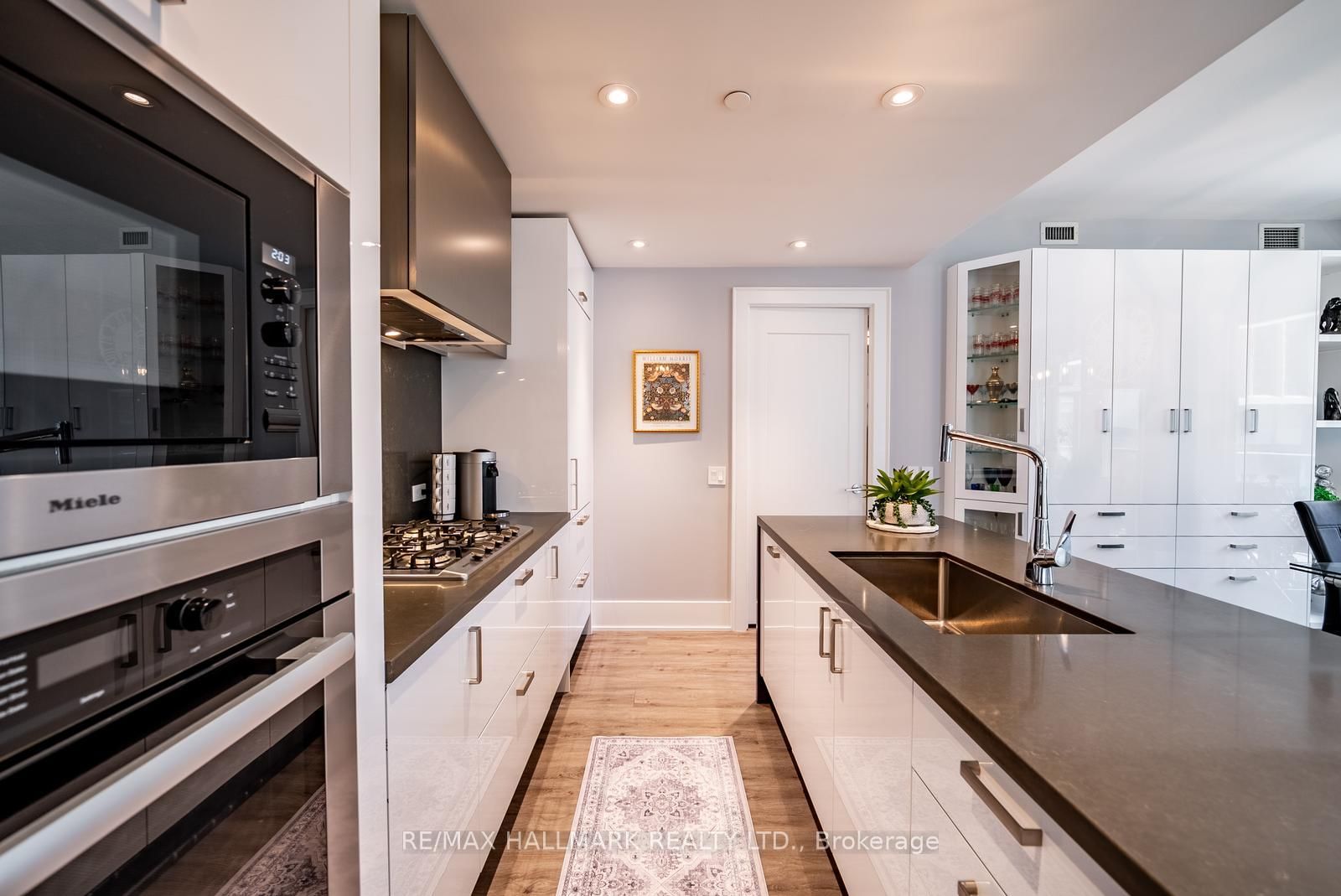 118 Merchants' Wharf • #301 • Toronto, ON photo 9