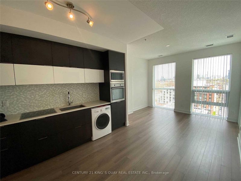 1002 - 318 Richmond Street W