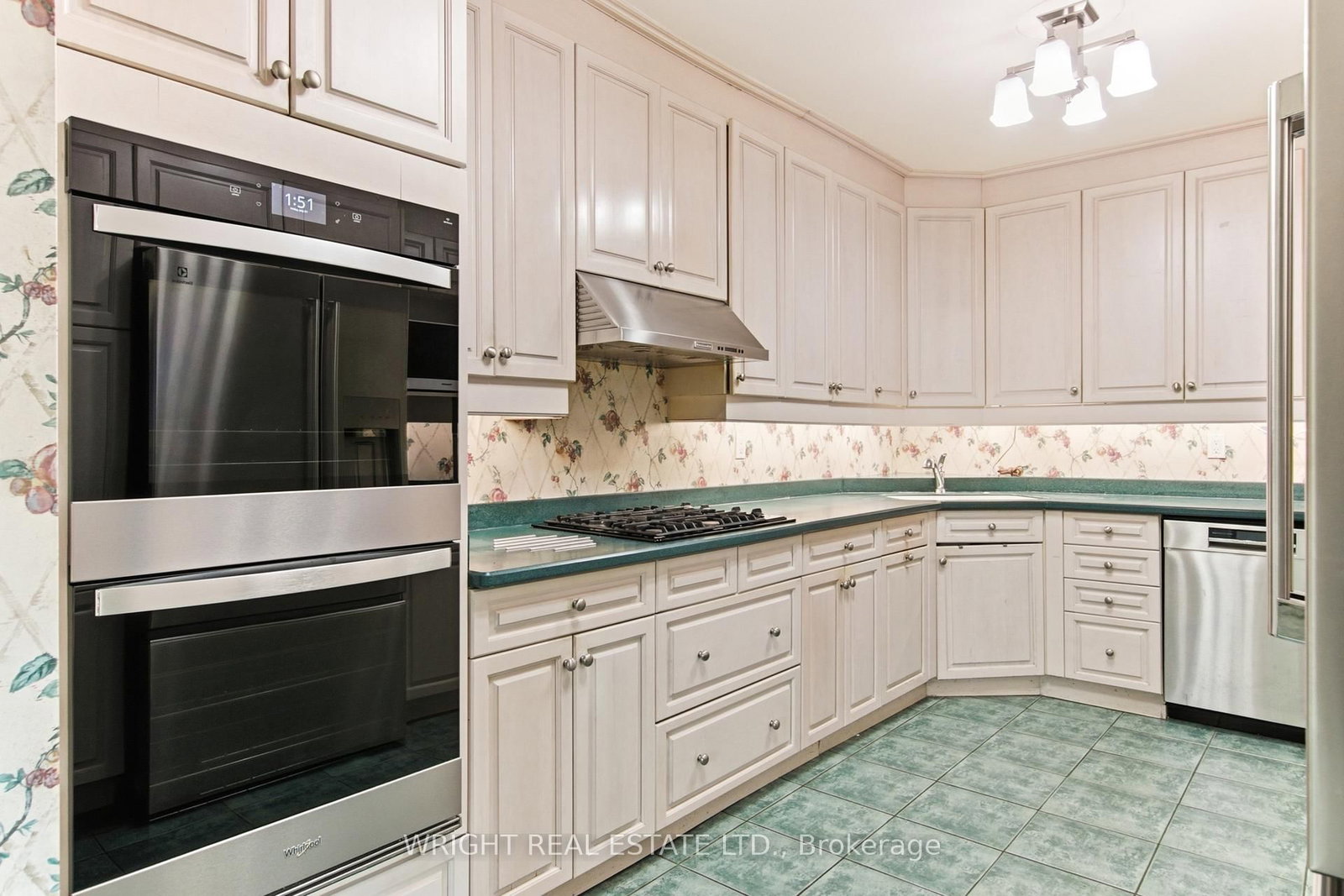 112 Albany Avenue • Toronto, ON photo 18