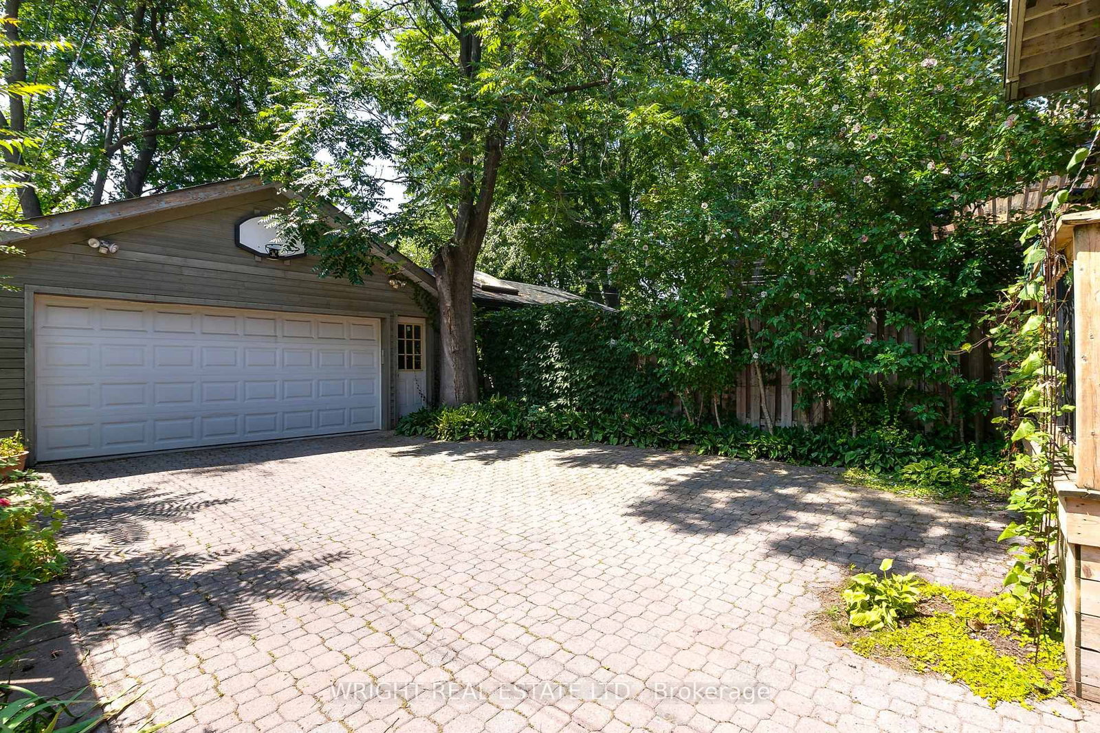 112 Albany Avenue • Toronto, ON photo 42