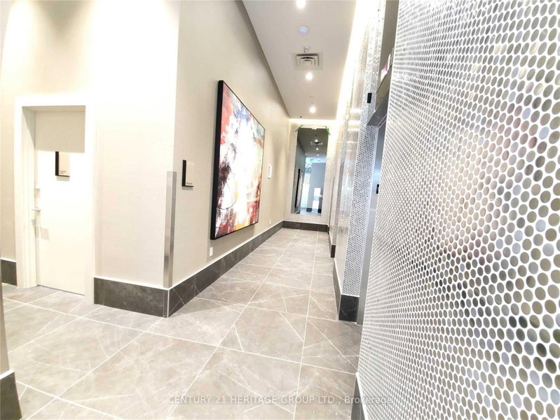 2015 - 219 Dundas Street E