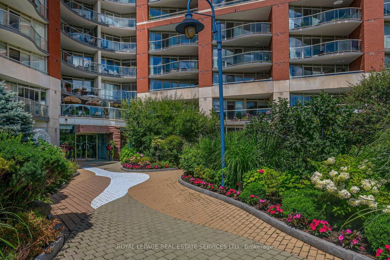 707 - 550 Queens Quay W