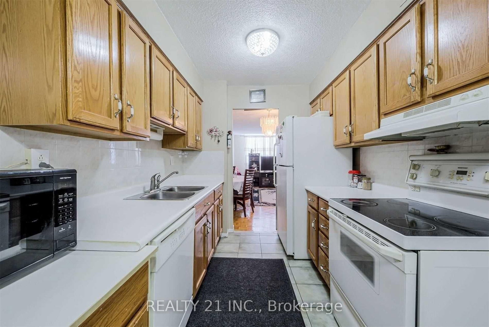 25 Sunrise Avenue S • #811 • Toronto, ON photo 3
