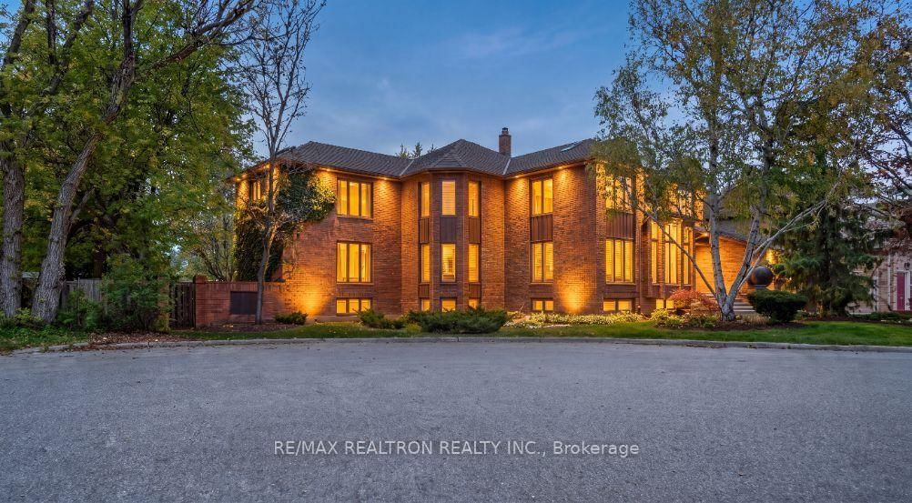 15 Sunforest Court • Toronto, ON photo 1