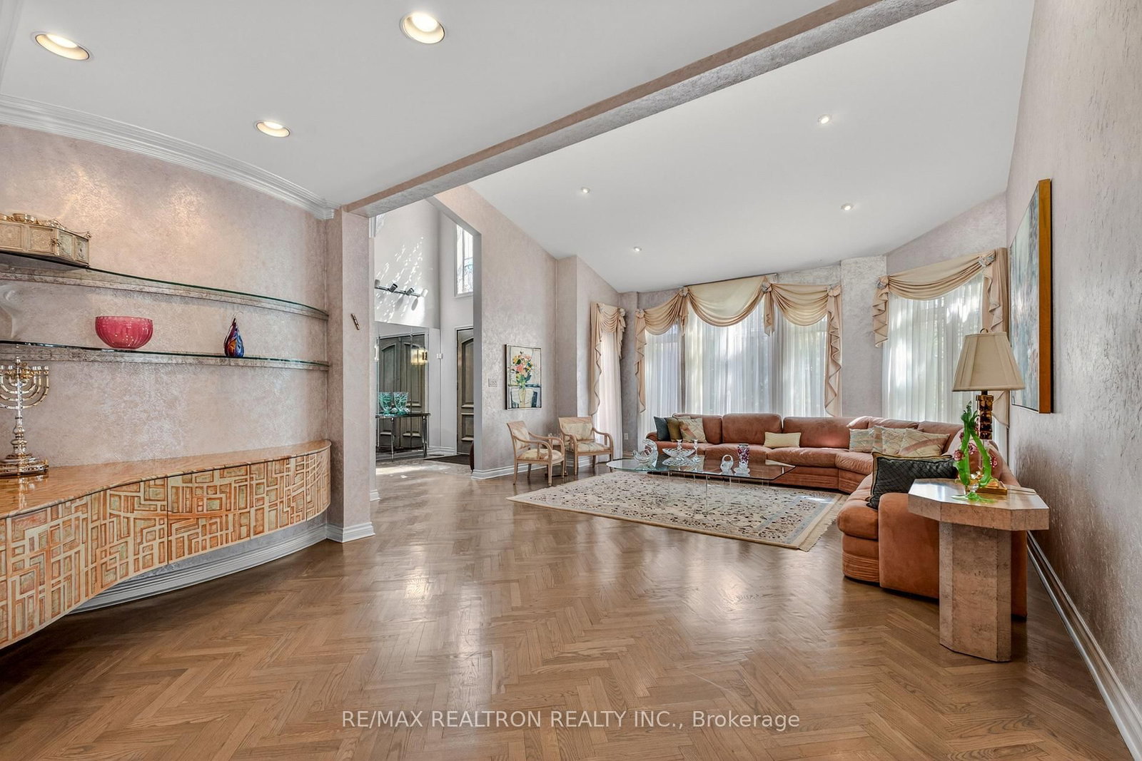 15 Sunforest Court • Toronto, ON photo 18