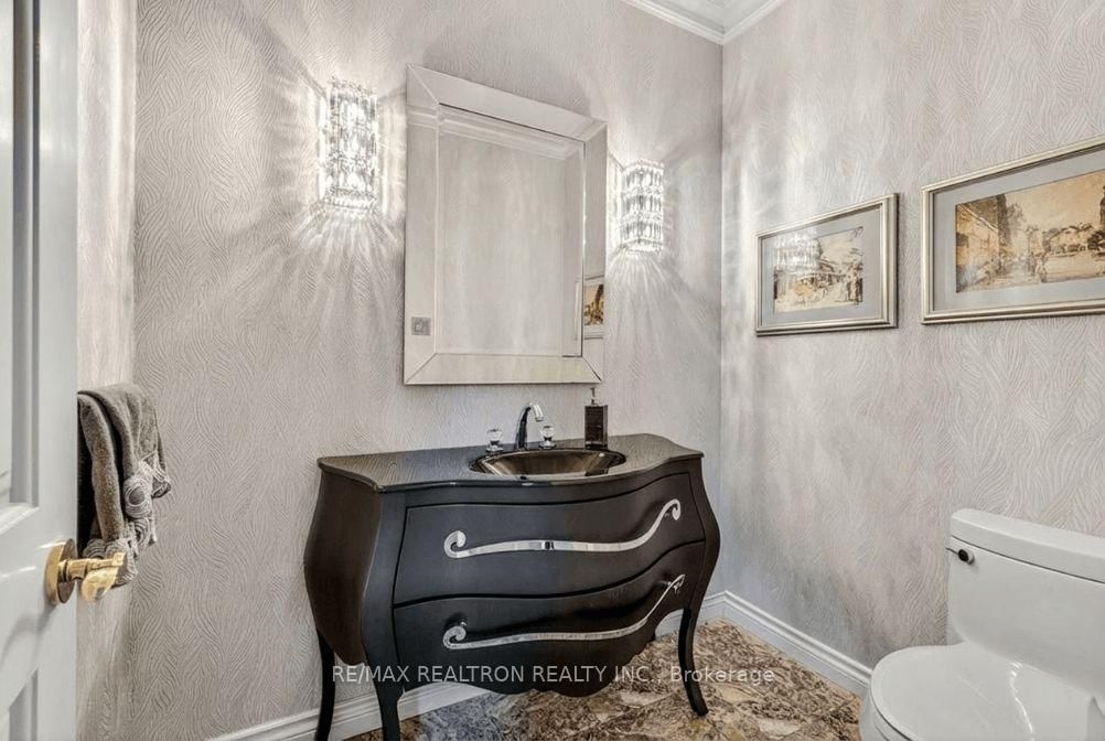 15 Sunforest Court • Toronto, ON photo 23