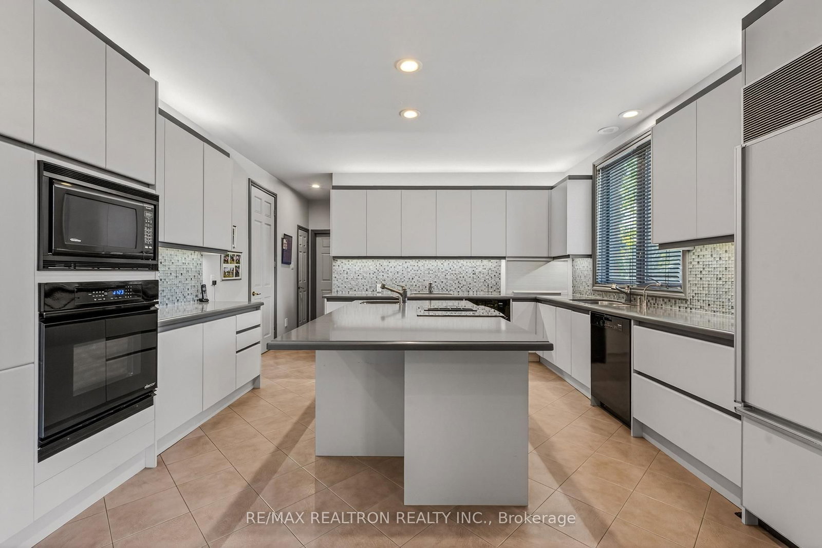 15 Sunforest Court • Toronto, ON photo 29