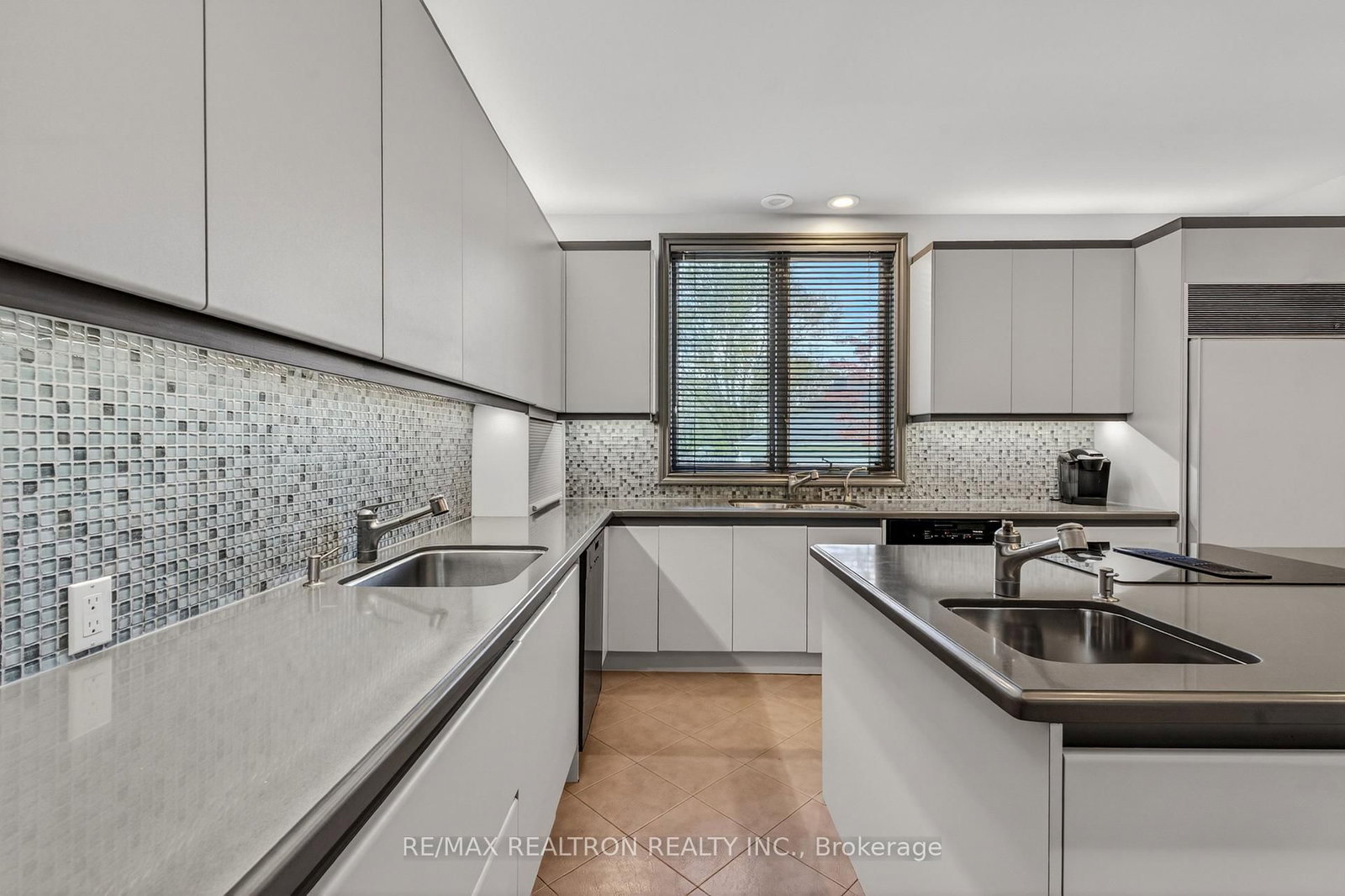 15 Sunforest Court • Toronto, ON photo 30