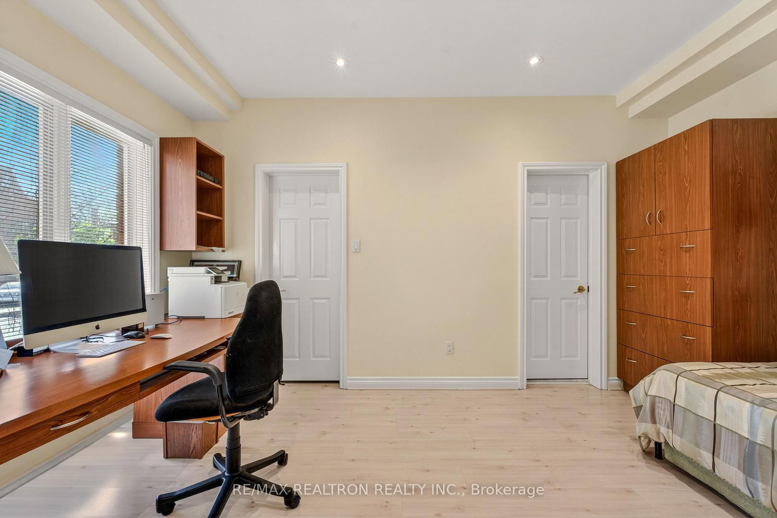 15 Sunforest Court • Toronto, ON photo 33