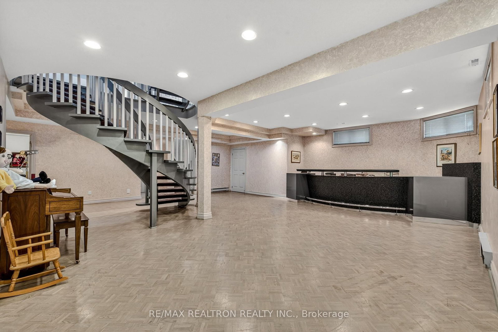 15 Sunforest Court • Toronto, ON photo 38