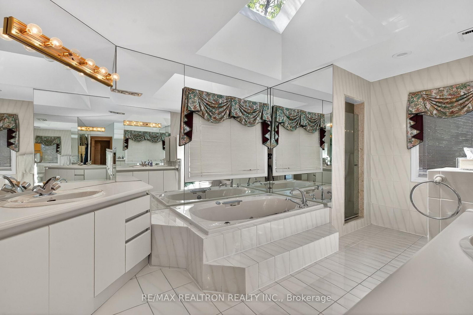 15 Sunforest Court • Toronto, ON photo 40