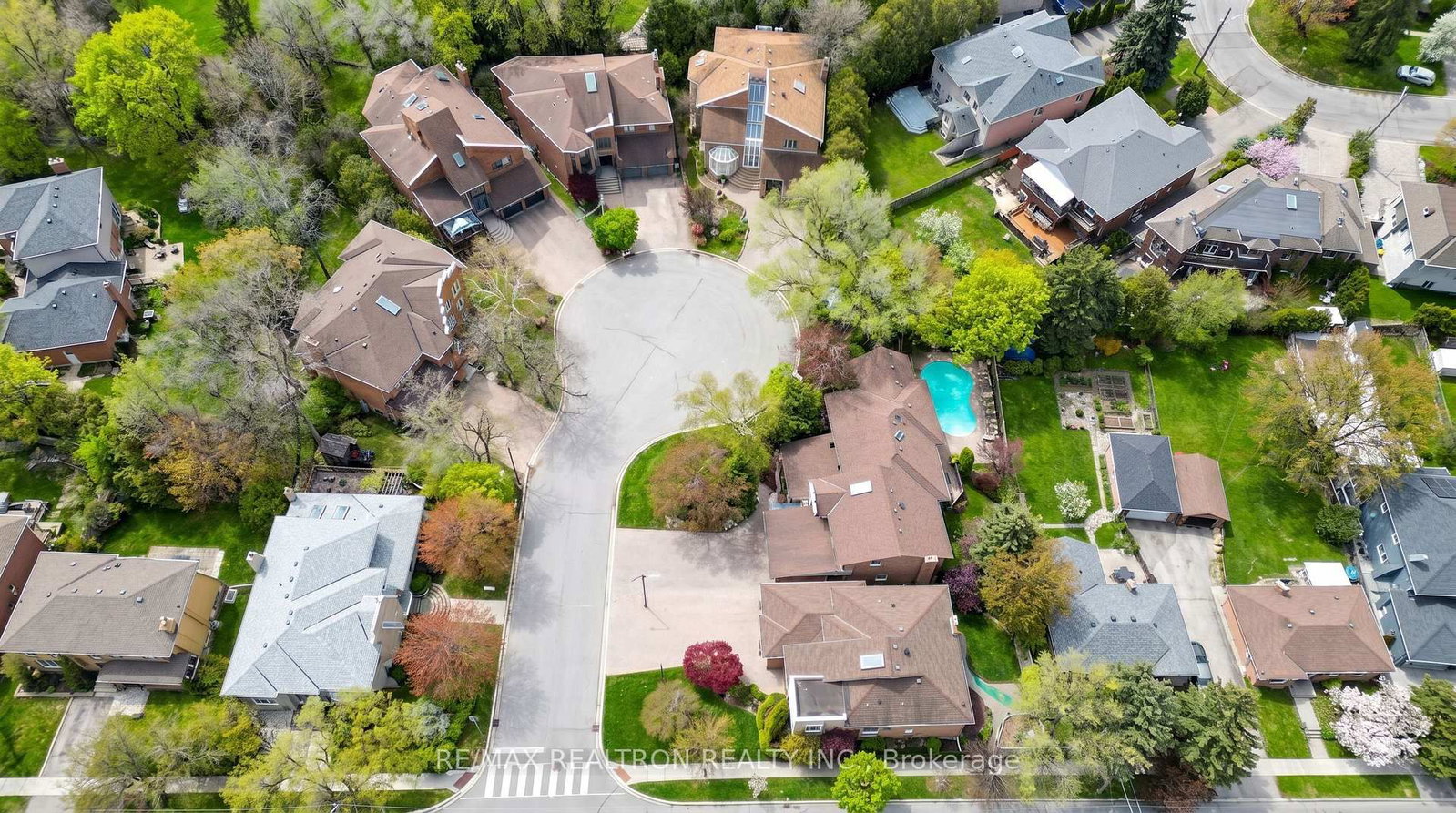 15 Sunforest Court • Toronto, ON photo 41