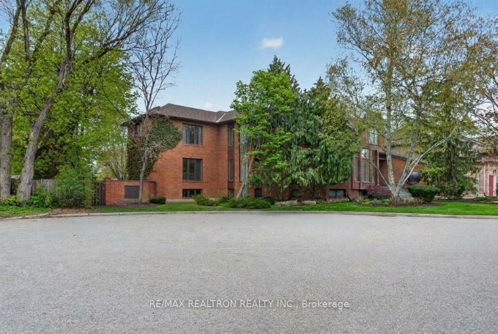 15 Sunforest Court • Toronto, ON photo 42