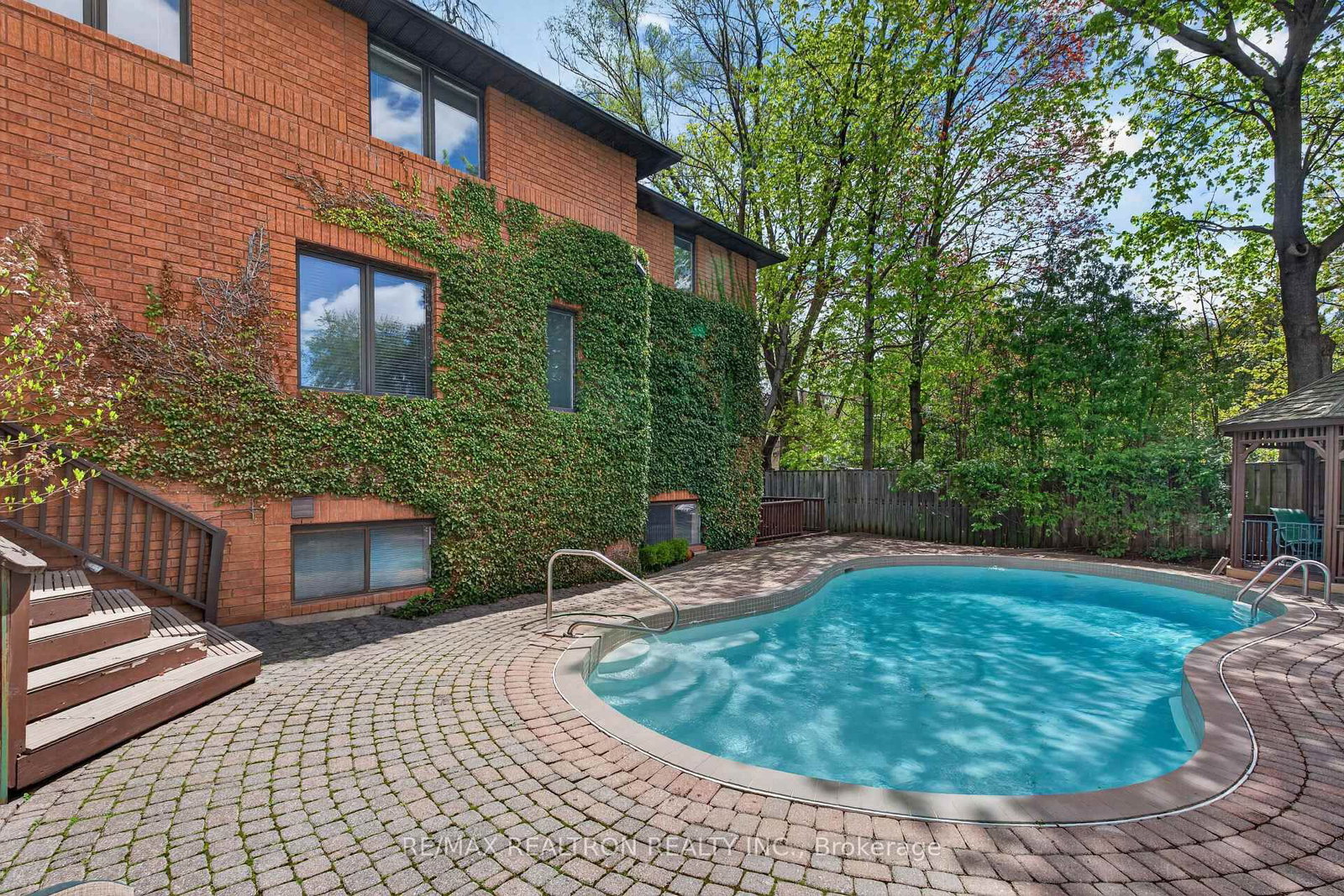 15 Sunforest Court • Toronto, ON photo 43