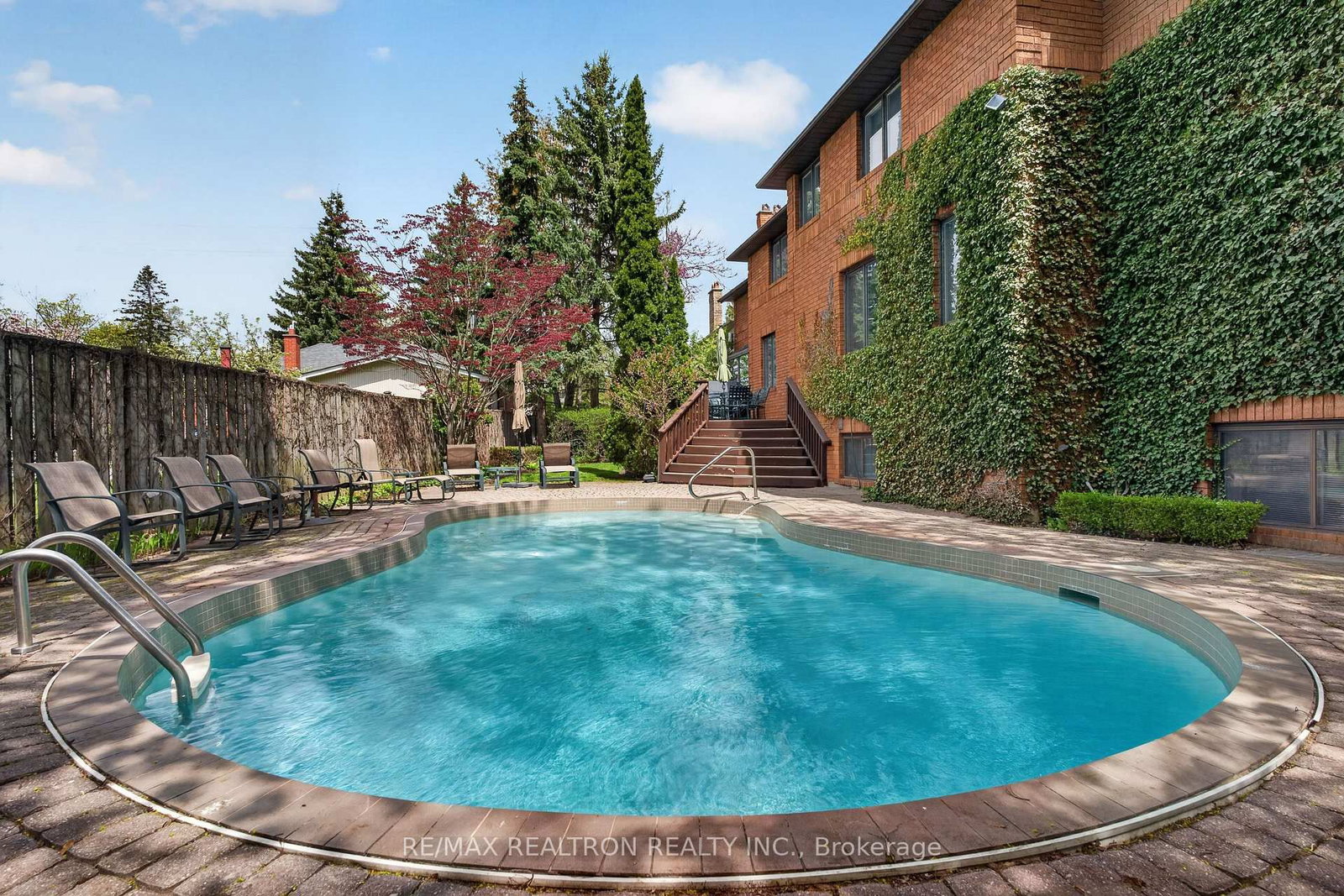 15 Sunforest Court • Toronto, ON photo 44