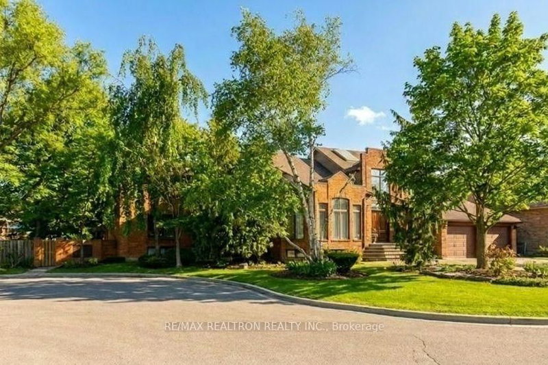 15 Sunforest Crt photo 5