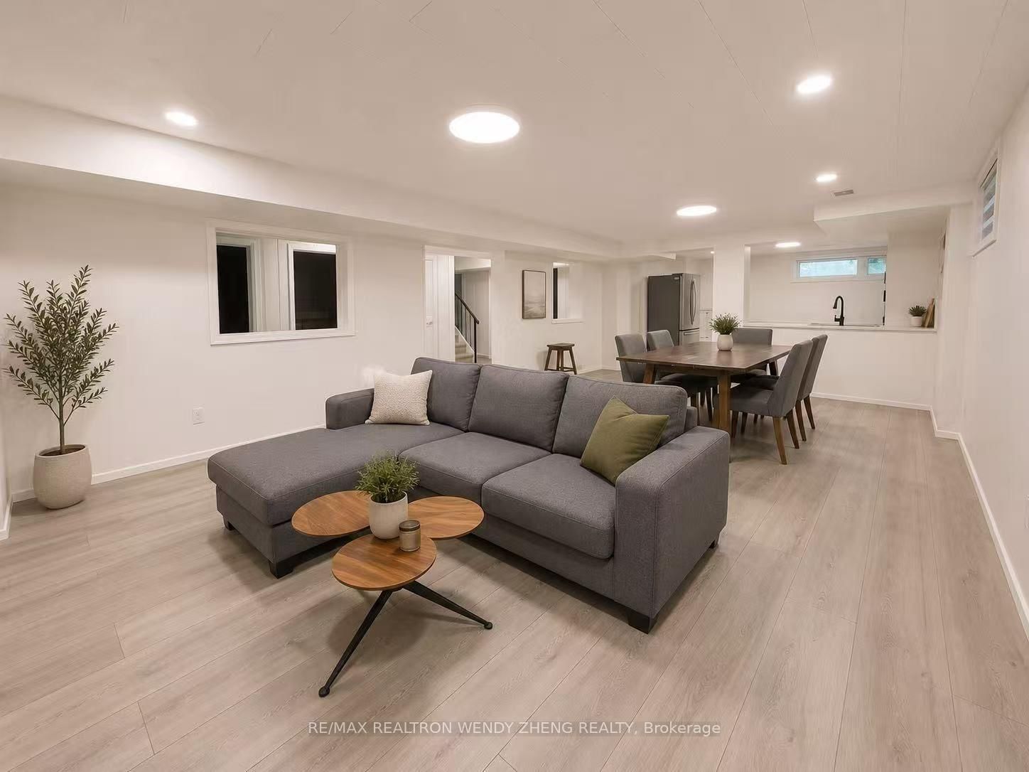 Lower - 284 Wilmington Avenue, Toronto 4