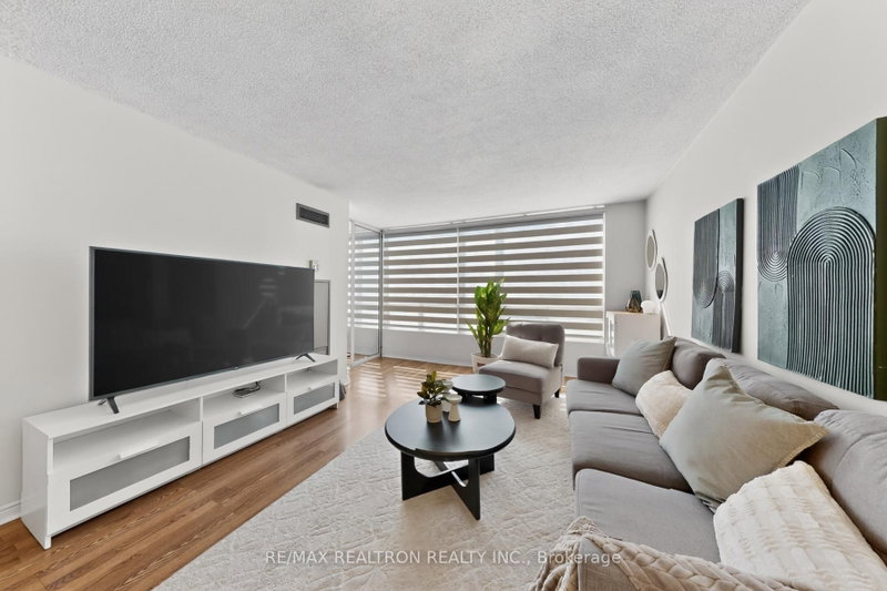 5765 Yonge St photo 5