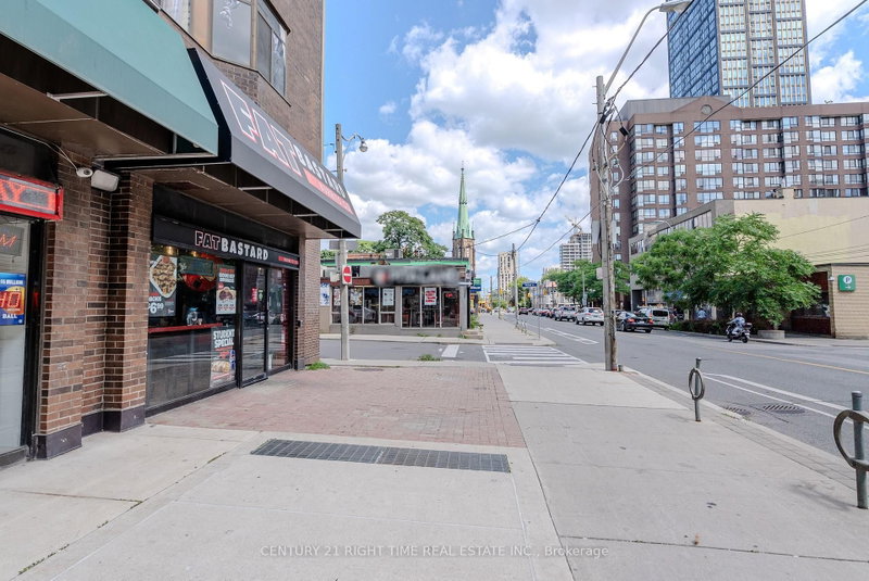 96 Gerrard St E photo 2