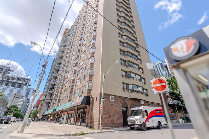 96 Gerrard St E photo 3
