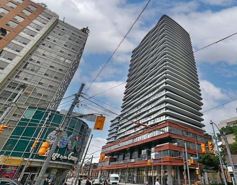 1011 - 280 Dundas Street W