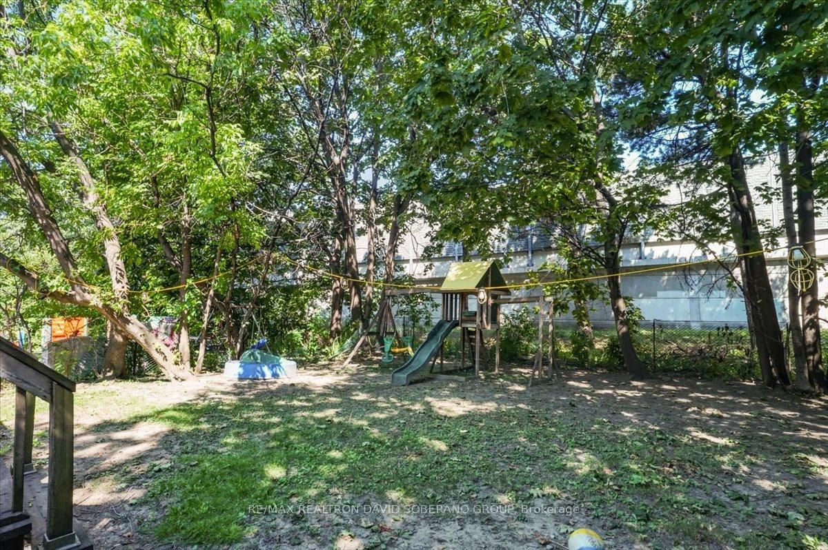 122 Mcgillivray Avenue • Toronto, ON photo 36