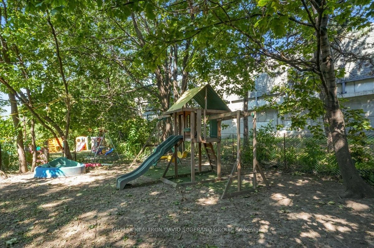 122 Mcgillivray Avenue • Toronto, ON photo 38