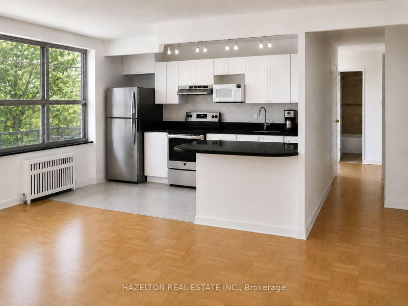 302 - 4 Sherbourne Street N