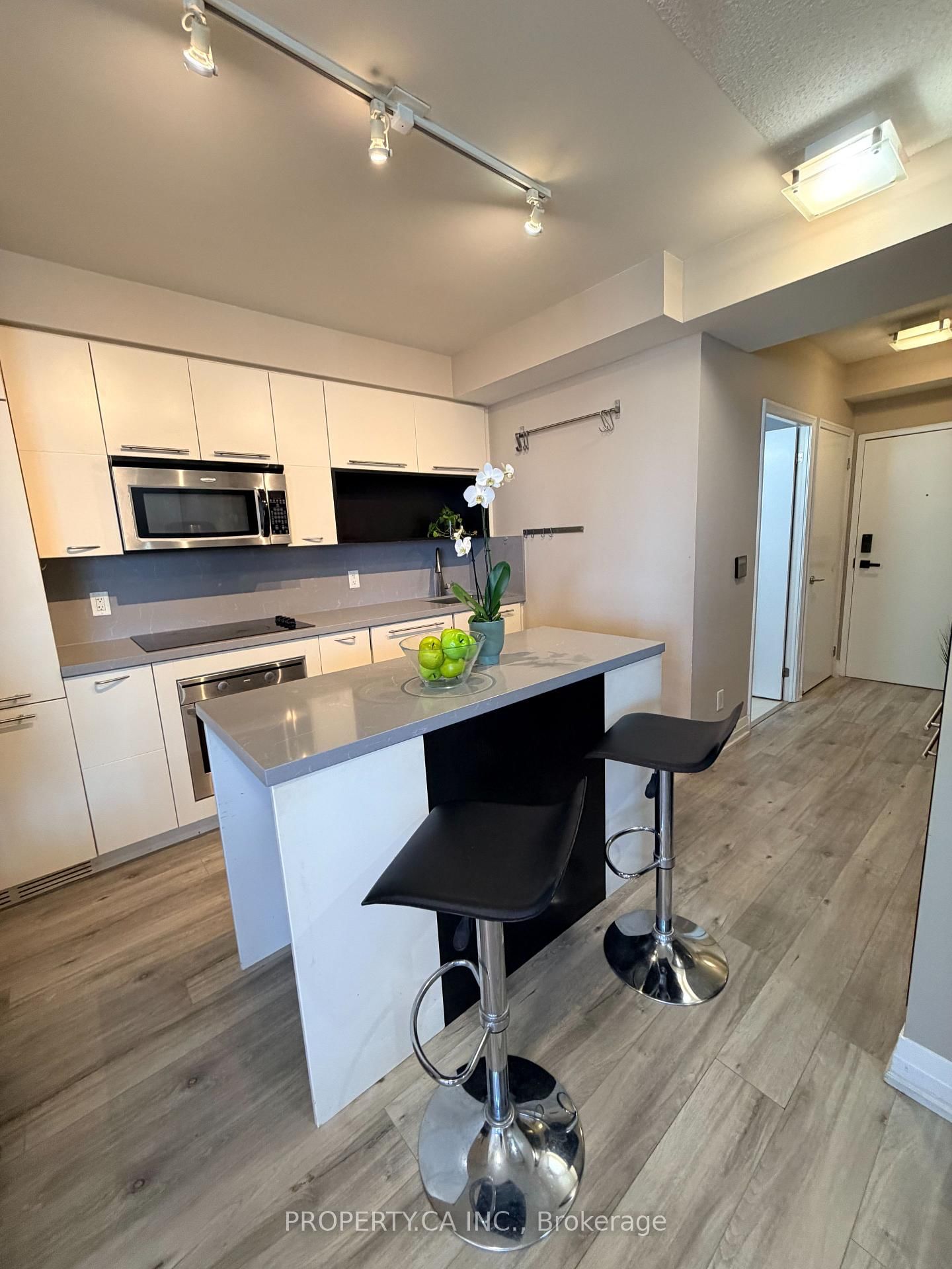 21 Carlton Street • #3405 • Toronto, ON photo 4