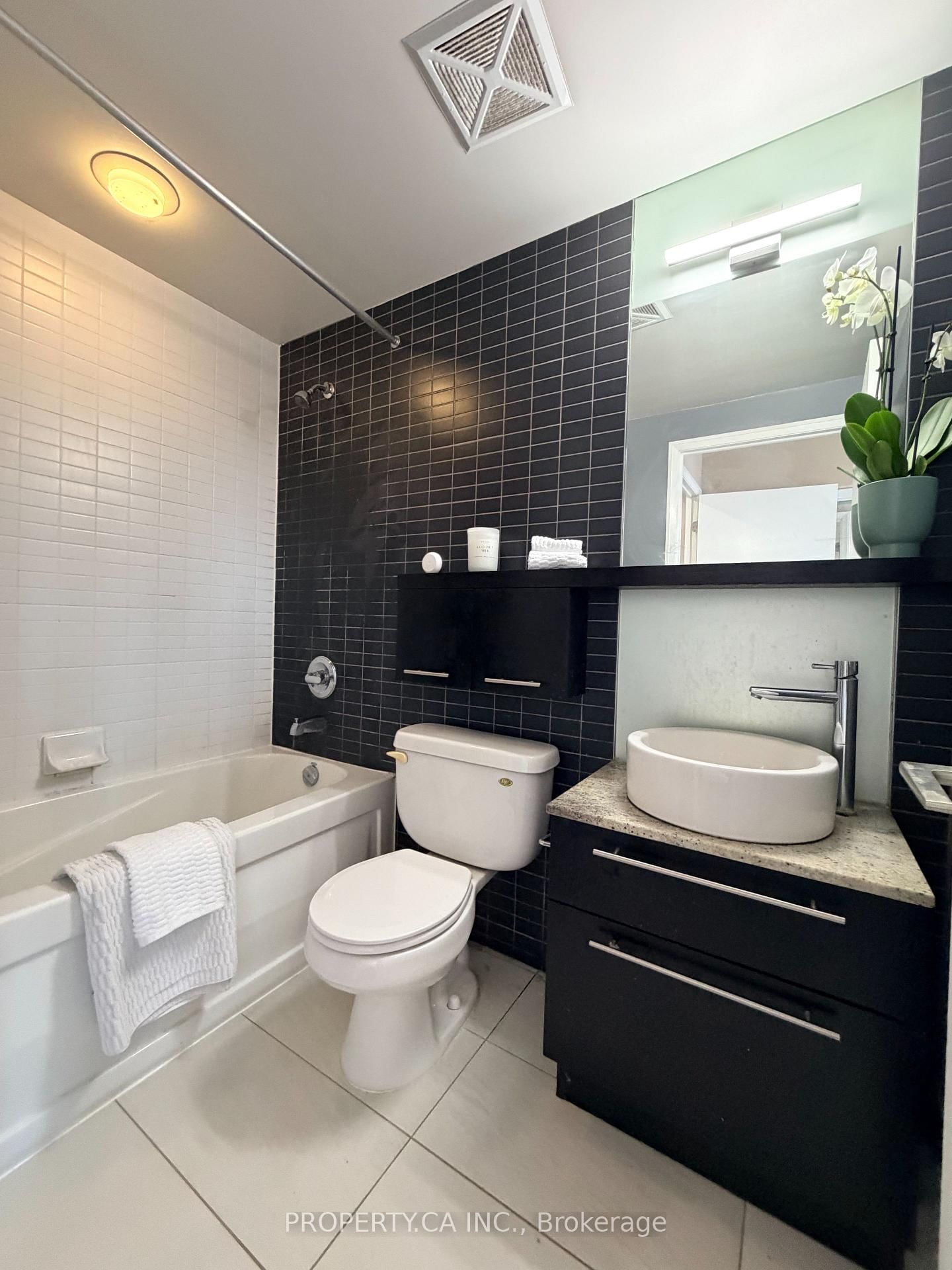 21 Carlton Street • #3405 • Toronto, ON photo 7